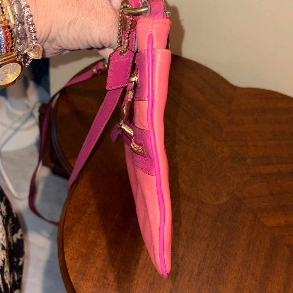 Coach Vintage RARE Crossbody bag  leather coral/hot pink /2 front zipper pockets - Picture 6 of 13